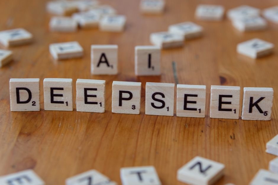 研究揭示 AI 內容壓縮抹除關鍵會話限制